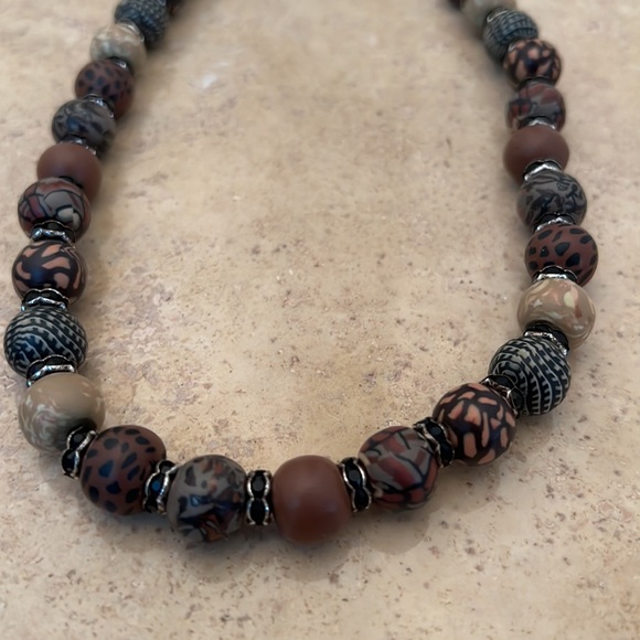 2 Beaded Necklaces - Picture 5 of 7